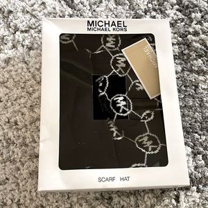 Micheal Kors scarf hat gift set